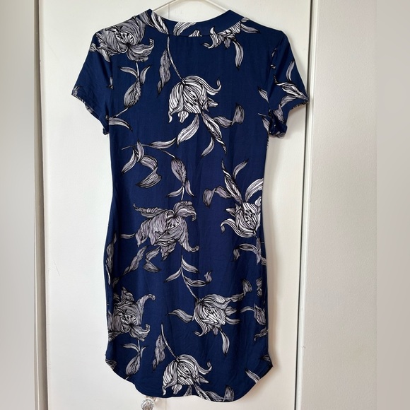 🎉4/30$🎉 Eclipse Navy Blue Floral T-Shirt Dress - Size M - Picture 4 of 4